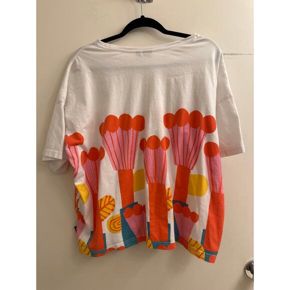 Marimekko x Uniqlo Floral Pompula Pompom Red Pink Flower Boxy White T-Shirt XL - Picture 5 of 7